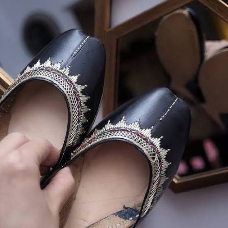 WardrobePak Handcrafted Leather Padded Khussa